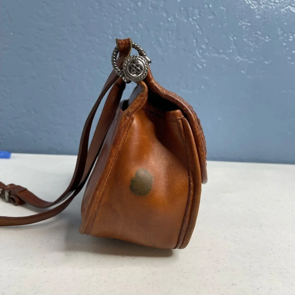 Brighton brown vintage woven flap top with twist closure adjustable strap purse